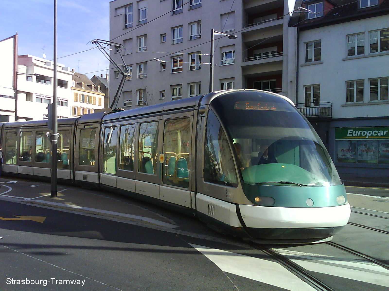 Un Eurotram � son arriv�e du terminus de la Place de la Gare.